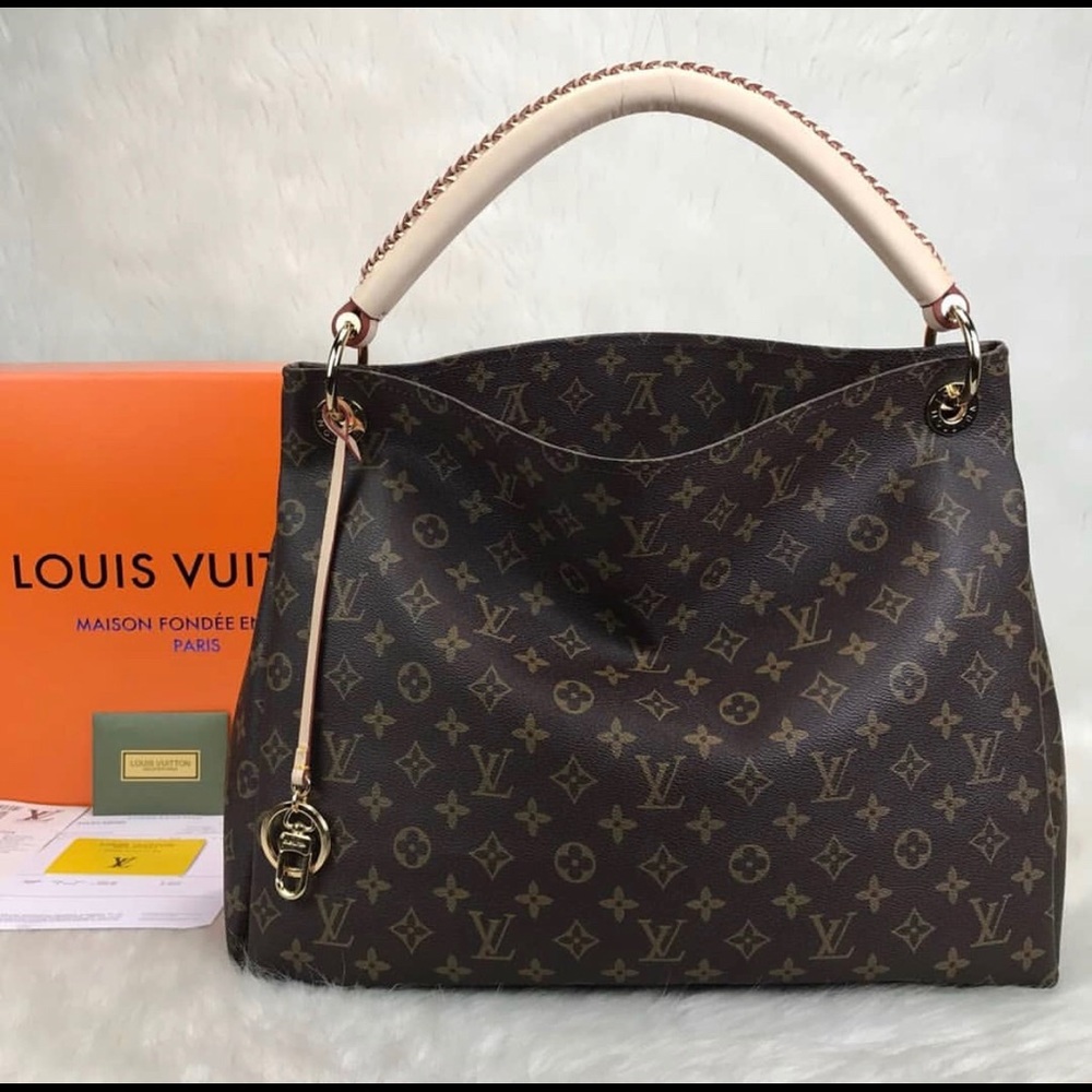 Louis Vuitton Artsy MM